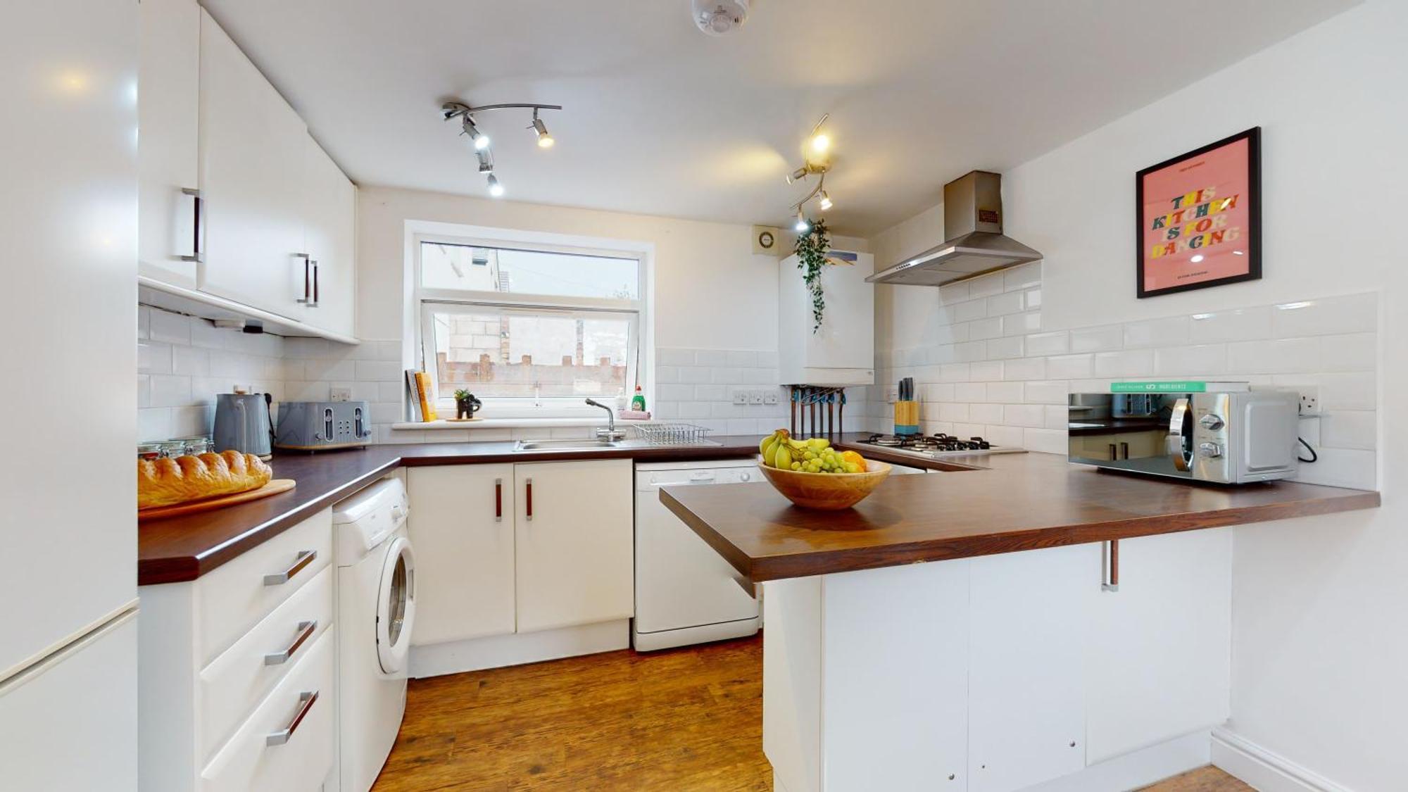 Cosy Cardiff Apartment And Patio Bagian luar foto