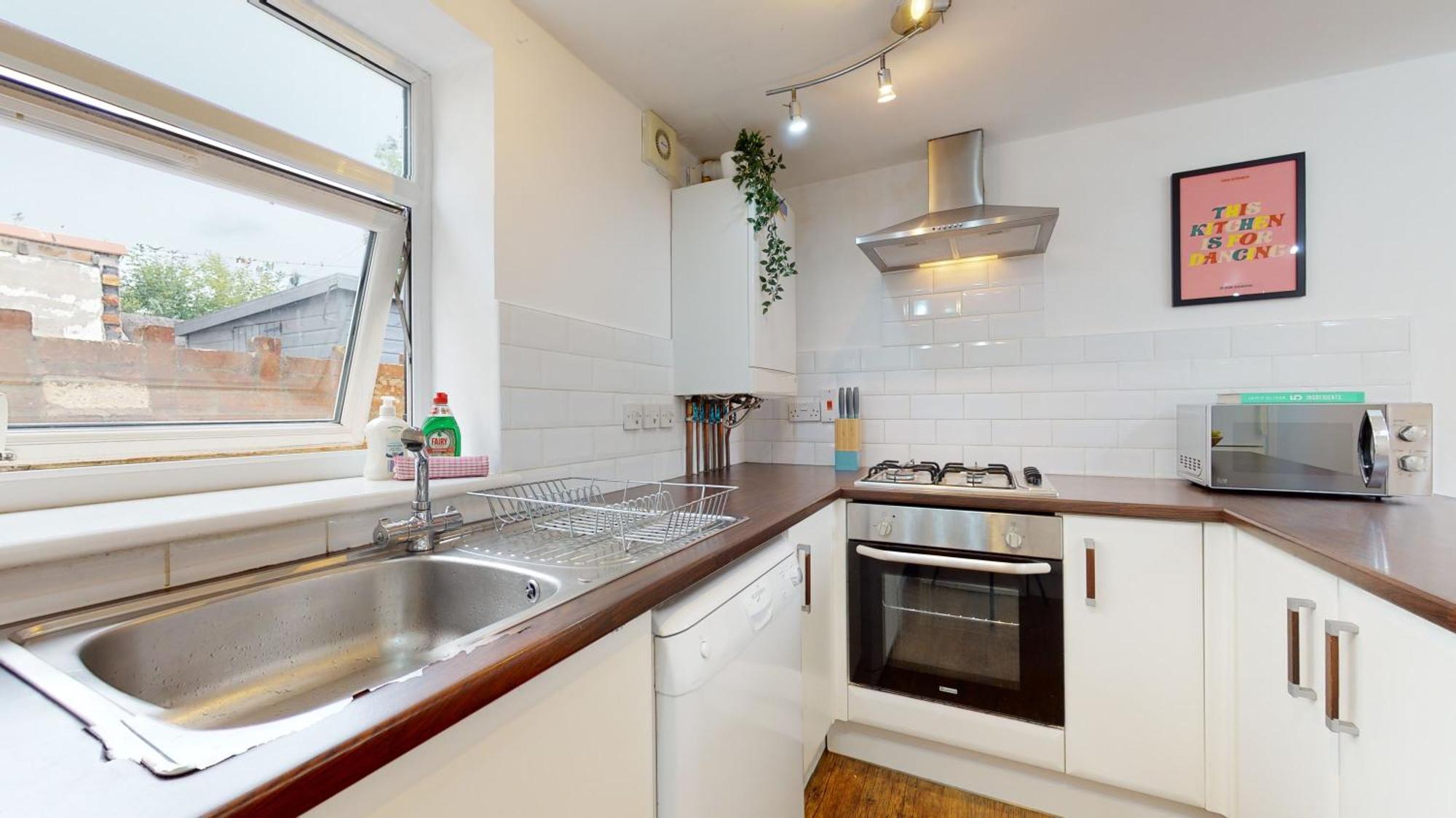 Cosy Cardiff Apartment And Patio Bagian luar foto
