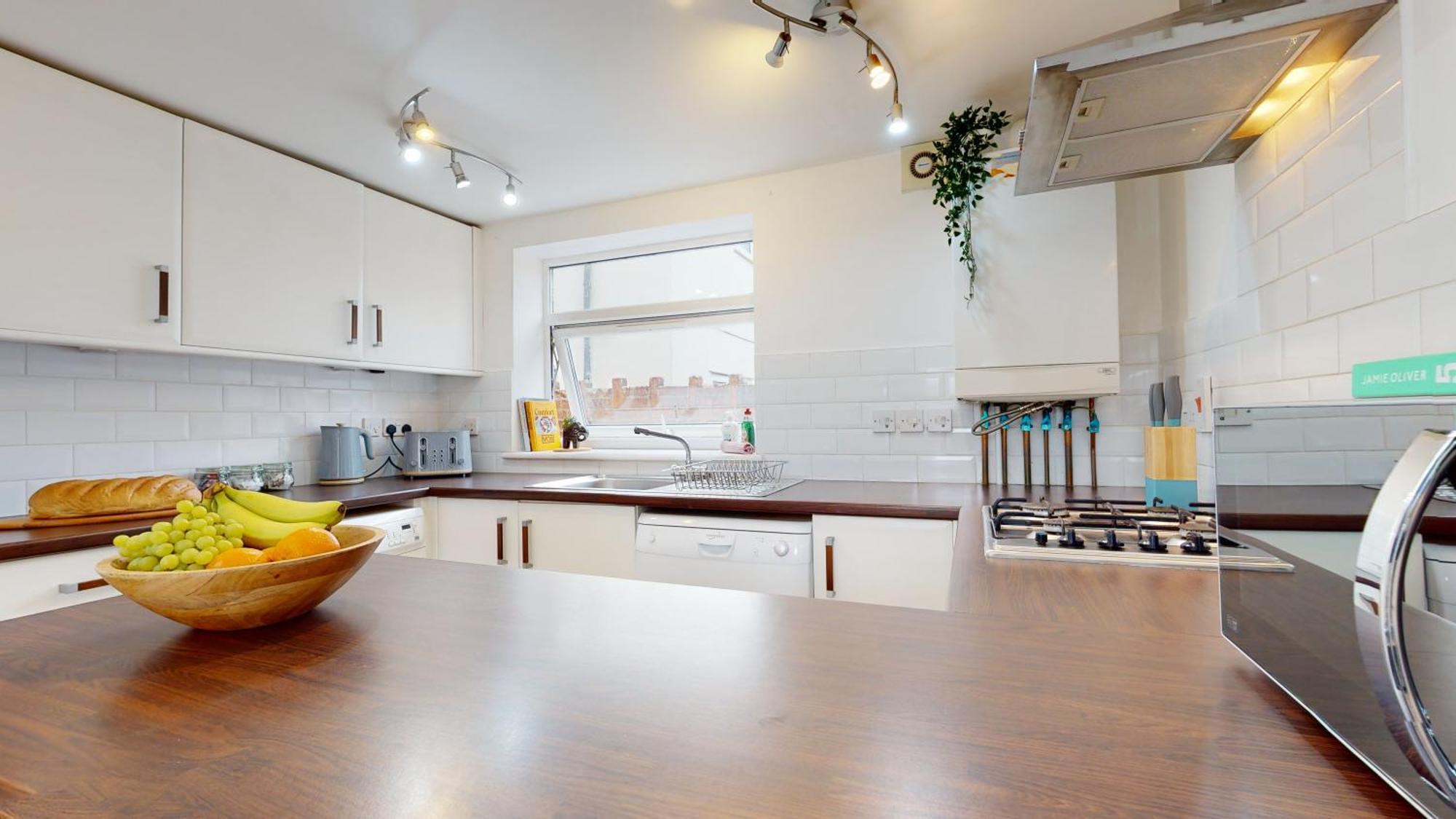 Cosy Cardiff Apartment And Patio Bagian luar foto