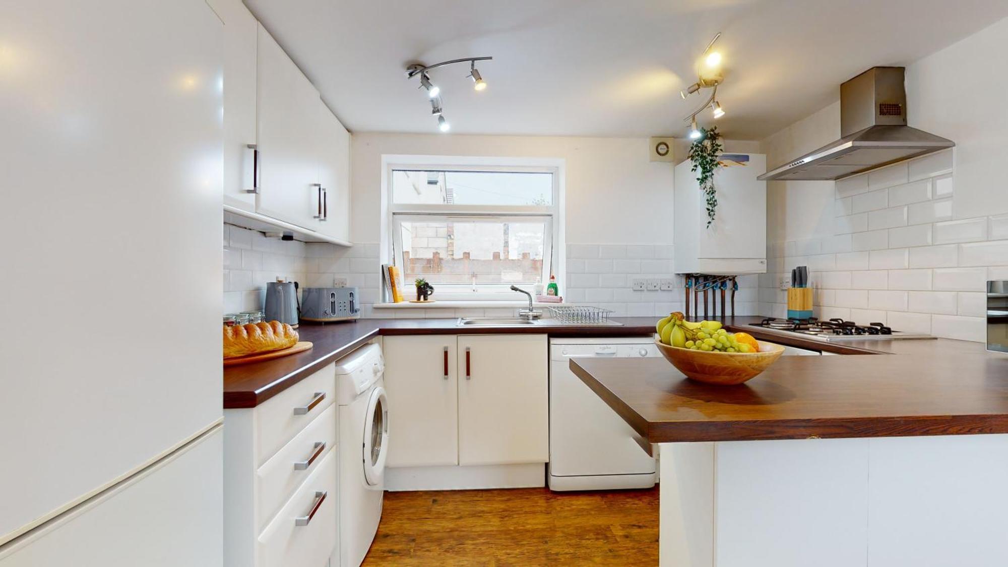 Cosy Cardiff Apartment And Patio Bagian luar foto