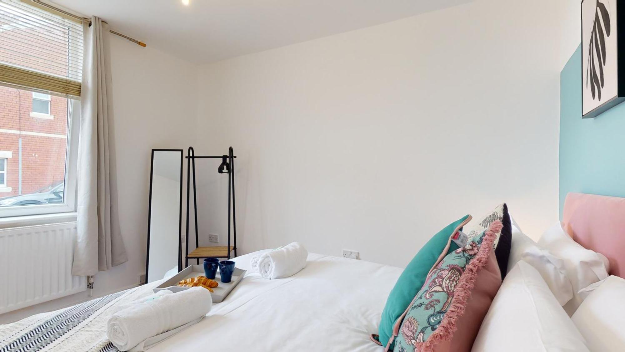 Cosy Cardiff Apartment And Patio Bagian luar foto