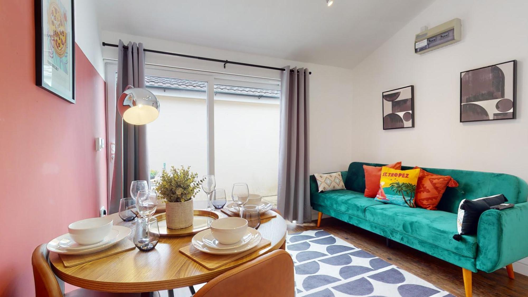 Cosy Cardiff Apartment And Patio Bagian luar foto