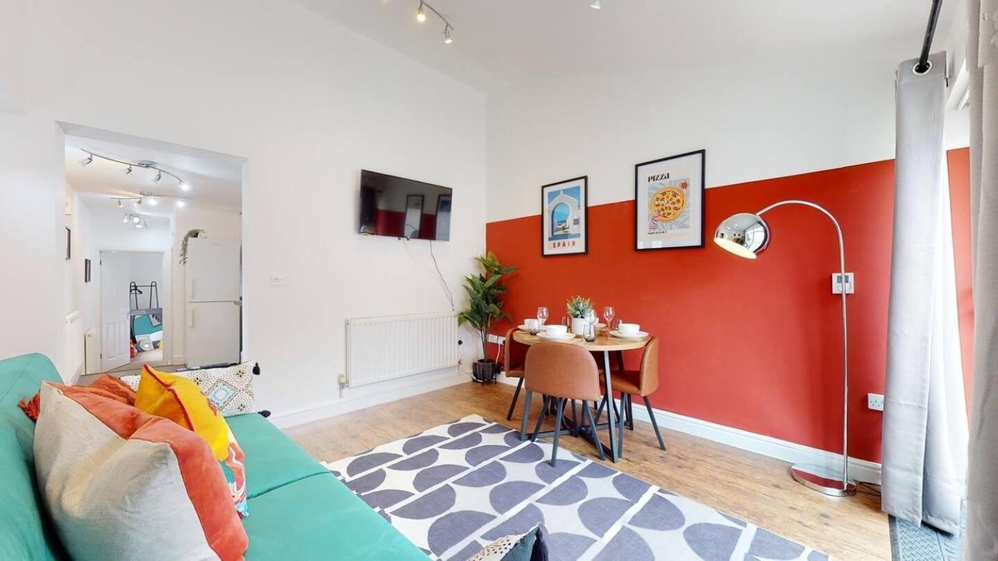 Cosy Cardiff Apartment And Patio Bagian luar foto